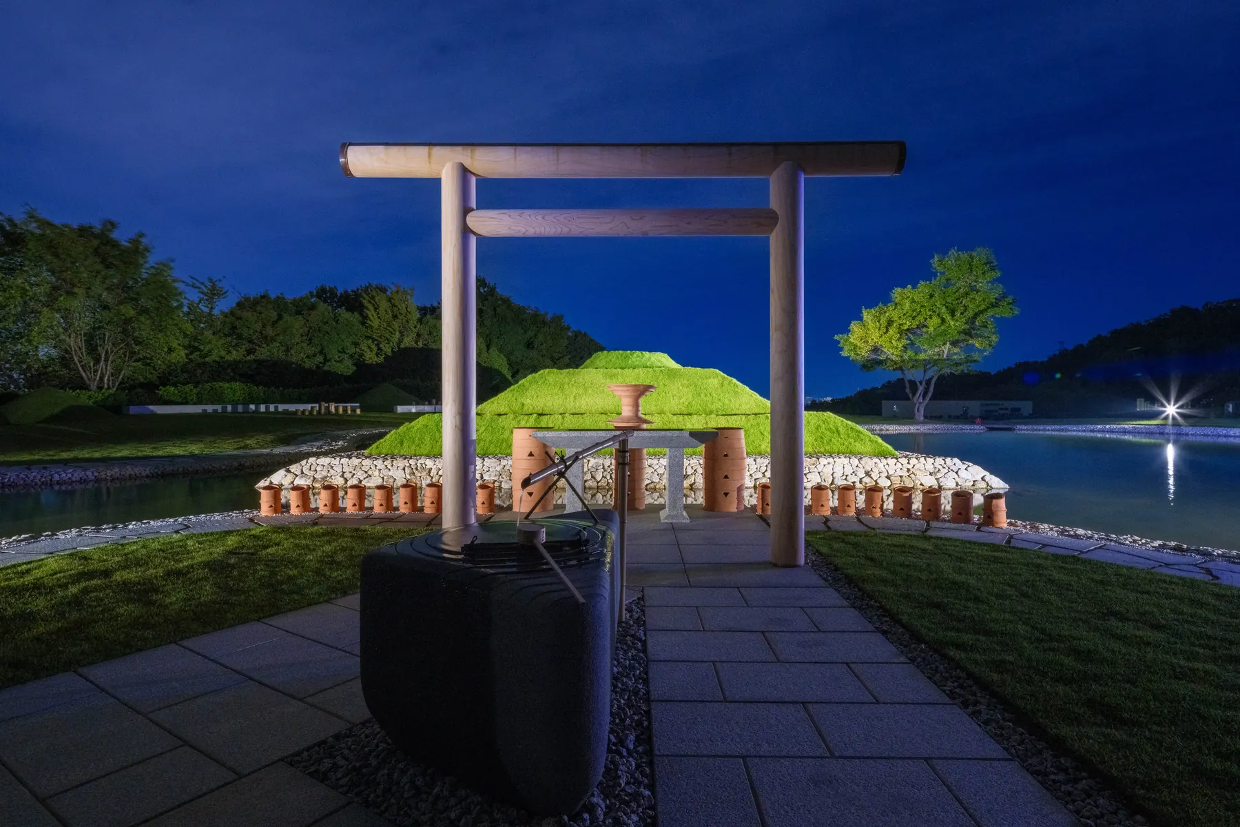 LANDSCAPE — Torii and city lights