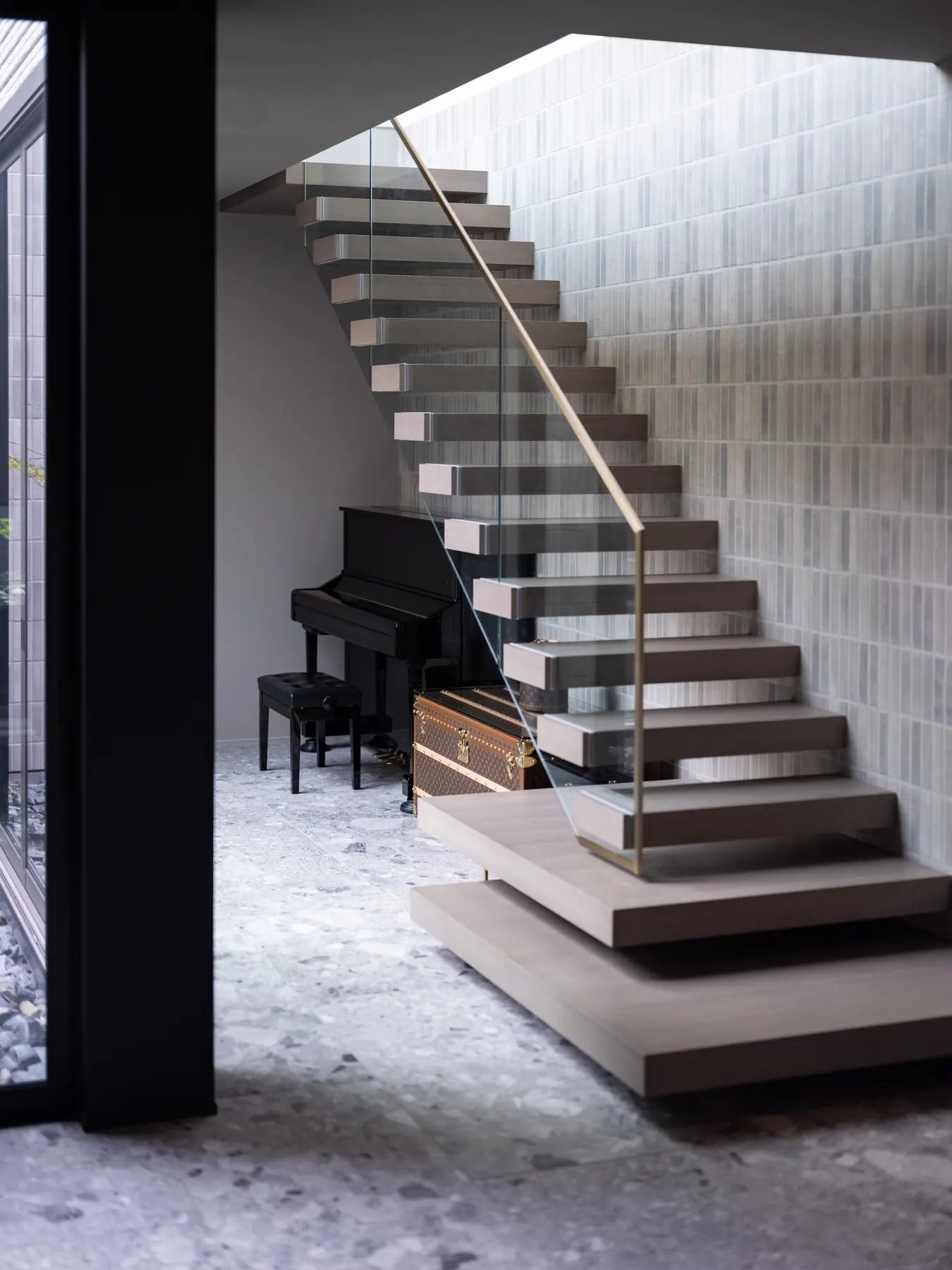RESIDENCE — Stairs